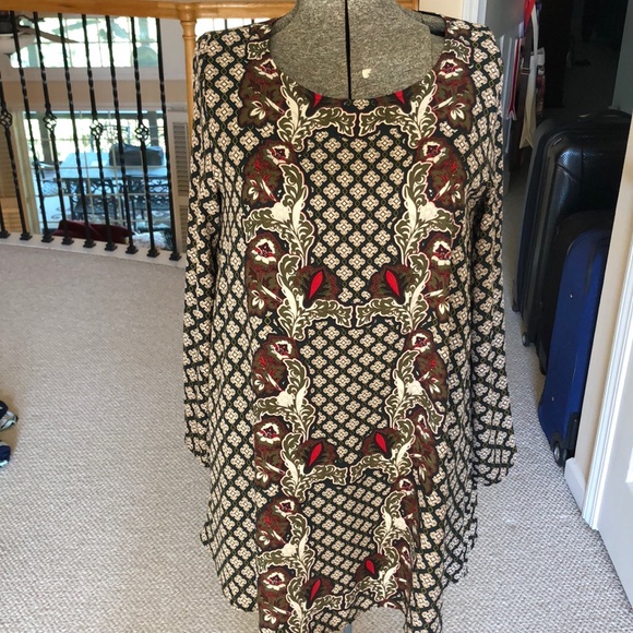 Xhilaration Dresses & Skirts - XHILARATION GREEN PATTERNED LONG SLEEVE DRESS